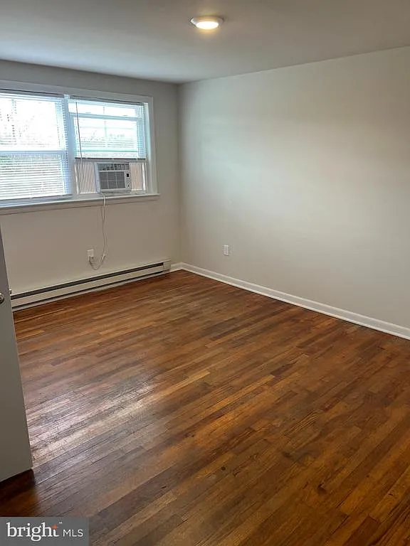 2 bed, 1.0 bath, $1,250 — Photo 3