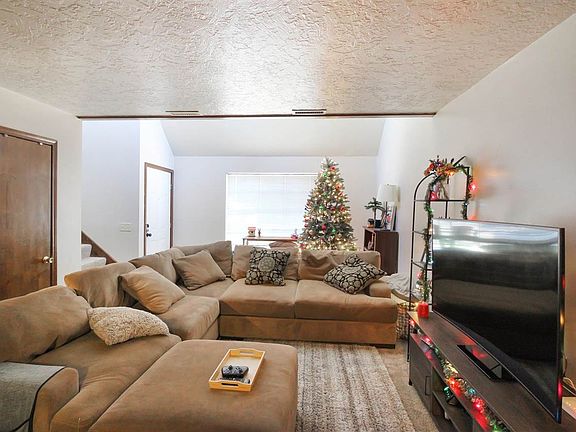 5th image of 212 S Mockingbird Ln