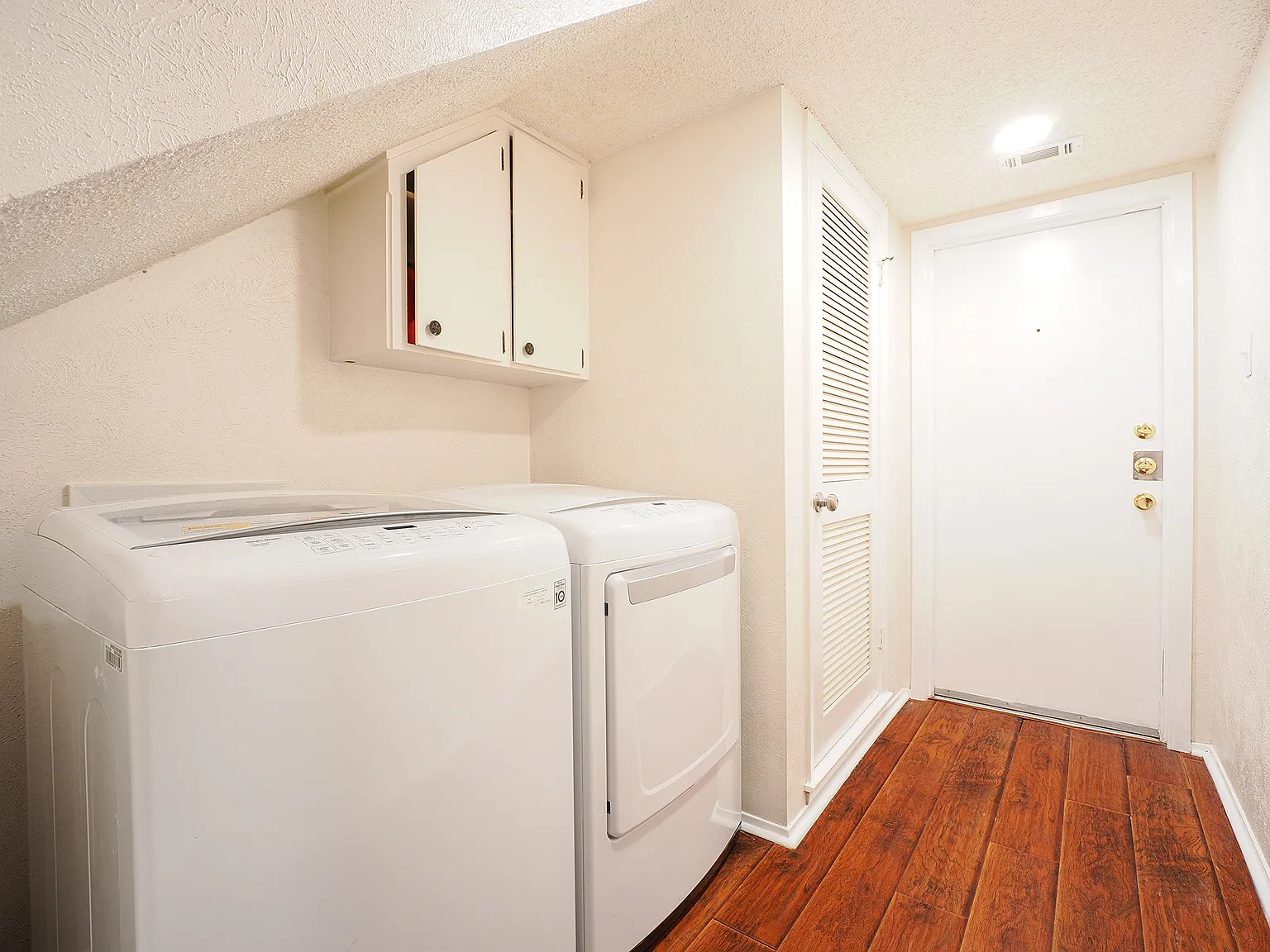 3 bed, 2308 sqft, $3,400 — Photo 4