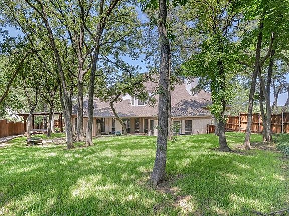 2nd image of 818 Jennifer Ct