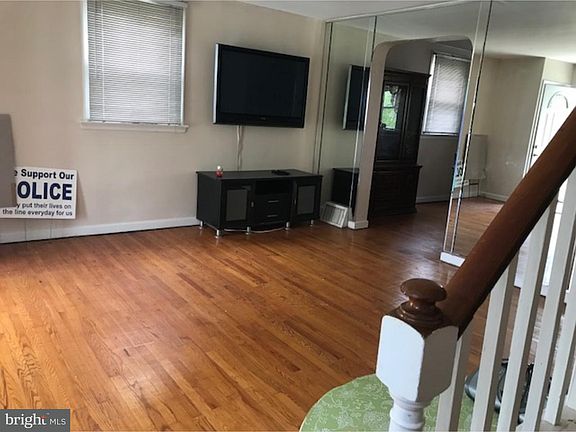 5th image of 208 Blythe Ave