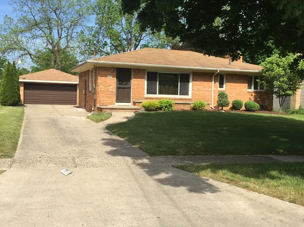423 Joyce Dr, Flushing, MI 48433