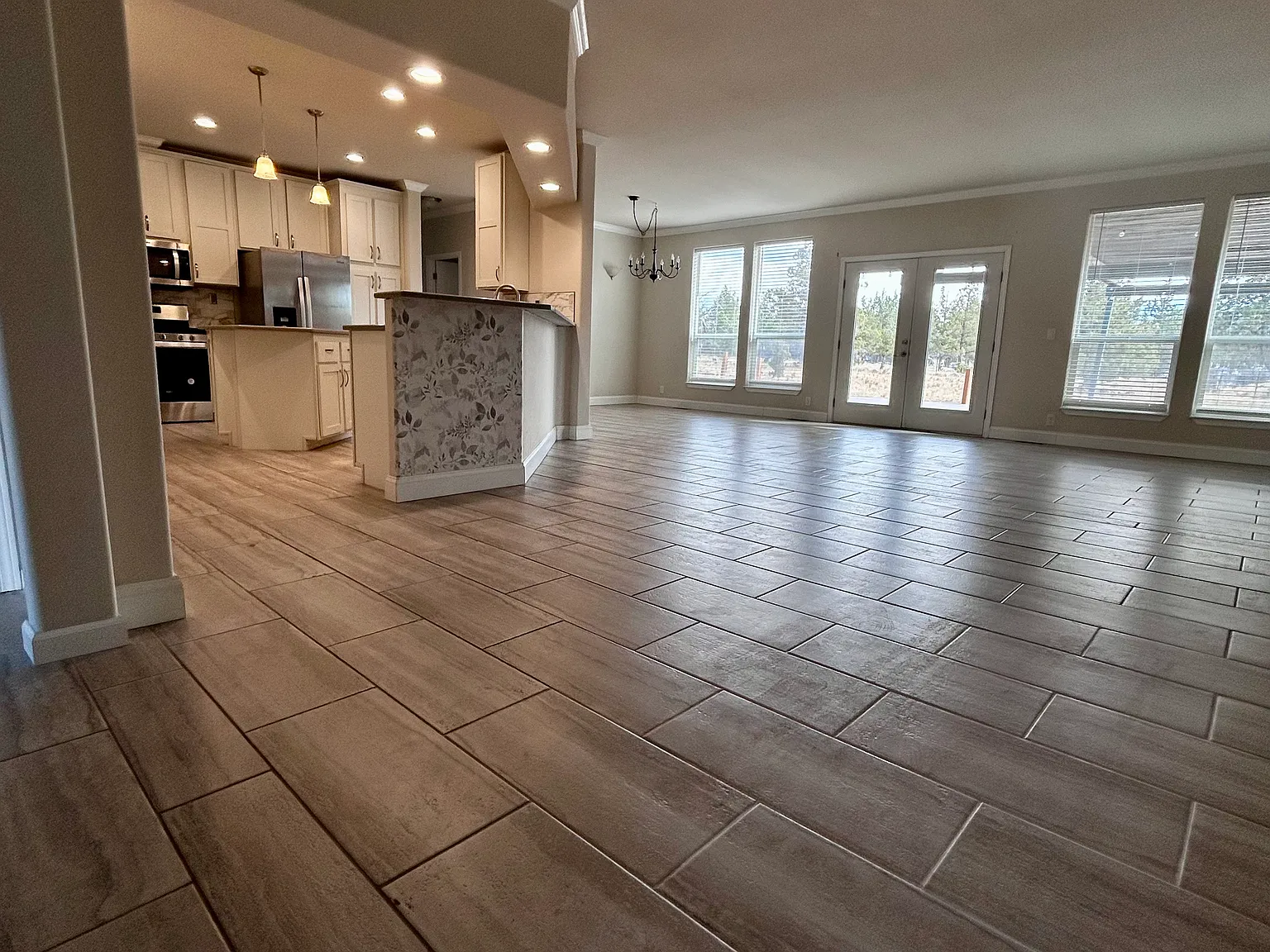 4 bed, 2400 sqft, $2,500 — Photo 2