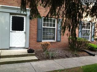 715 Lakeview Dr, Cortland, OH
