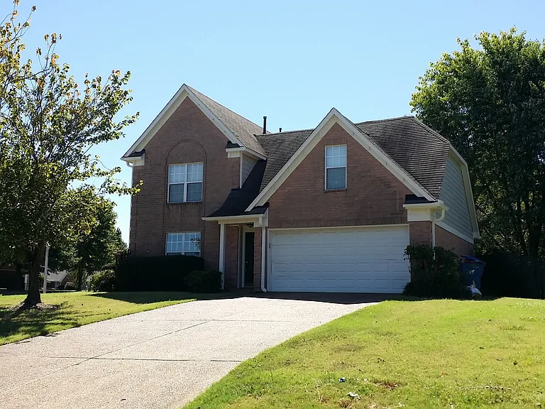 9025 Creekside Dr — Photo 1