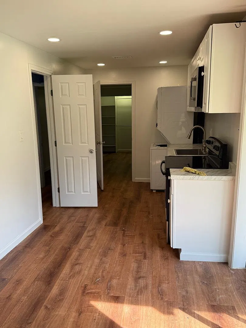 1 bed, 1.5 bath, 2429 sqft, $1,500 — Photo 4