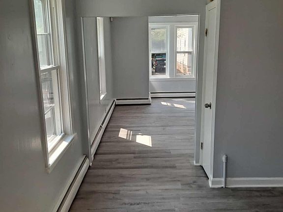 3rd image of 60 Richmond St APT 1