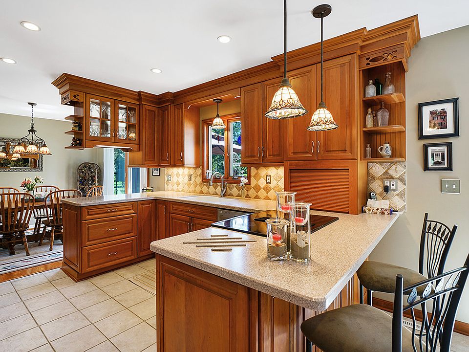 2nd image of 527 Broad Meadow Blvd