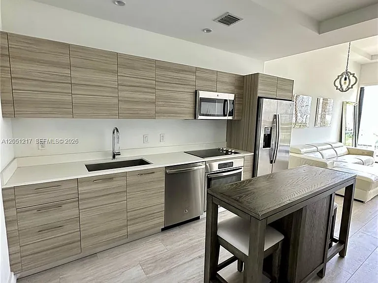 121 NE 34th St #L605 — Photo 4
