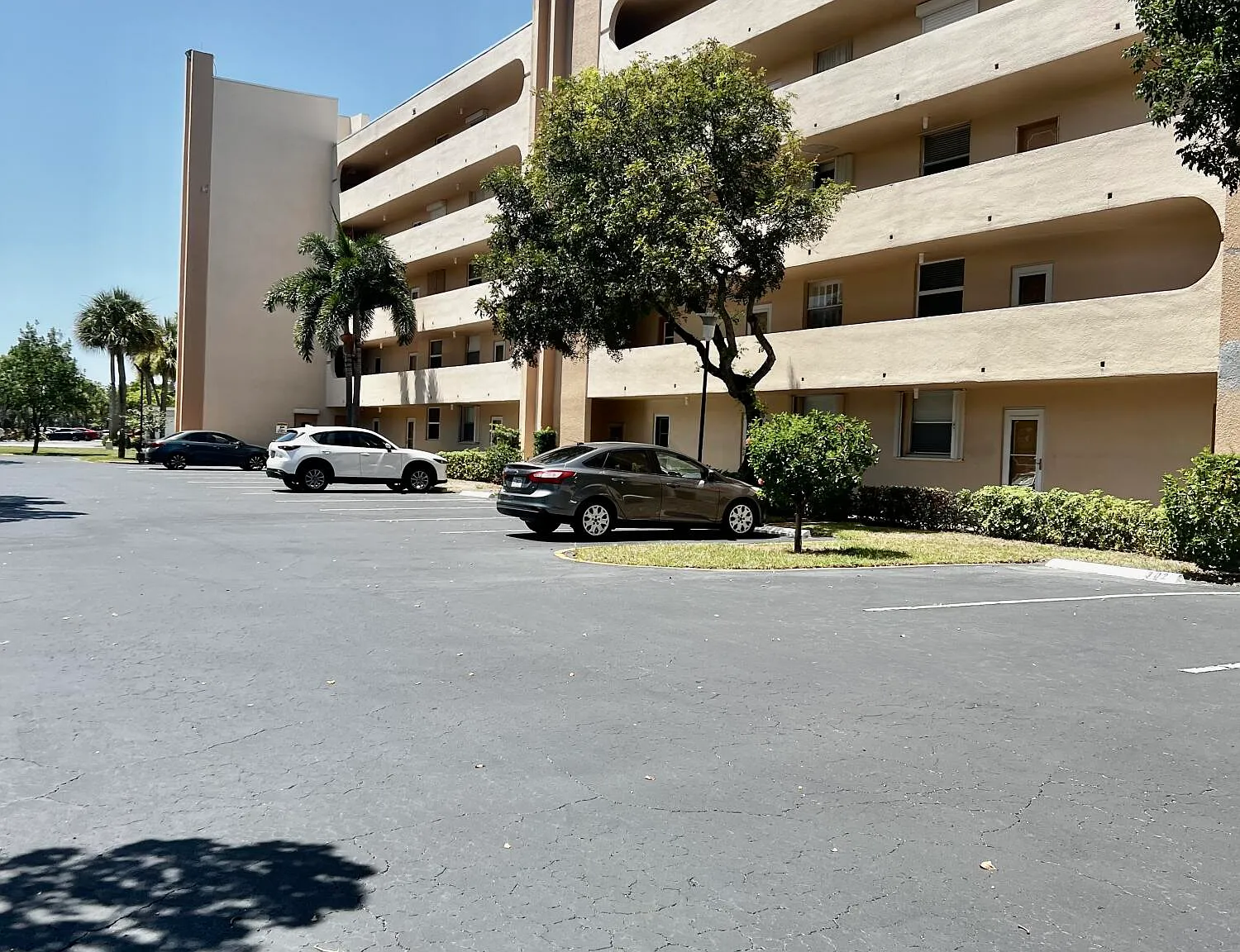 3 bed, 2.0 bath, 1300 sqft, $2,800 — Photo 1