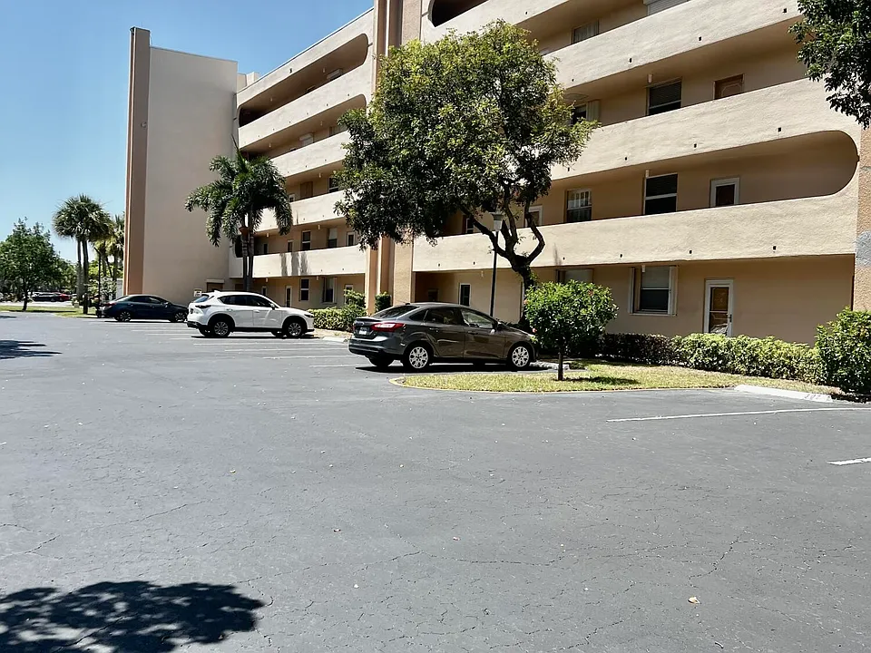 6461 NW 2nd Ave #1050