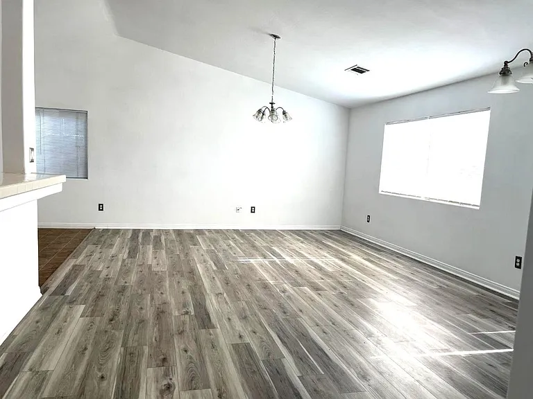 2509 Drifts Dr — Photo 4