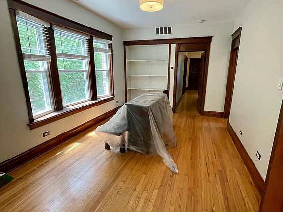 2nd image of 2620 N Sacramento Ave #2