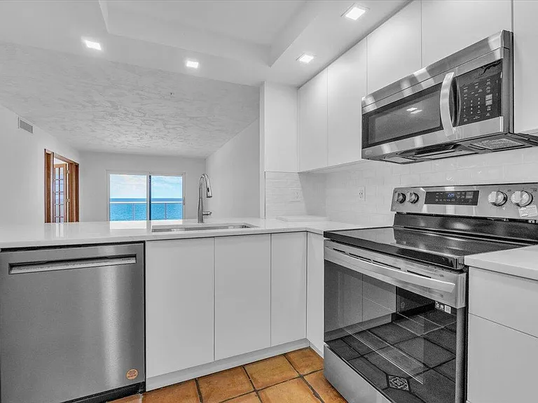 6000 N Ocean Dr #7C — Photo 9
