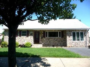2214 Vista Dr, Bethlehem, PA 18018