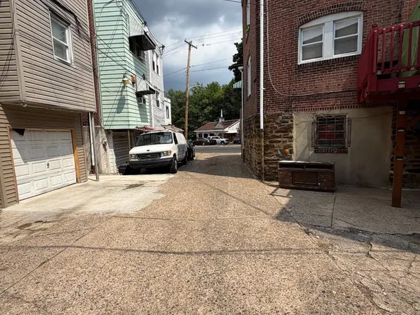 915 Wagner Ave, Philadelphia, PA 19141