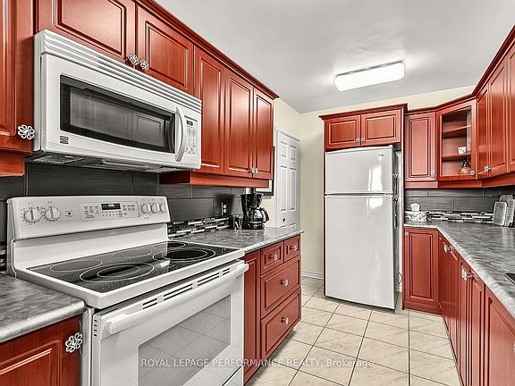 5th image of 2000 Jasmine Cres #1406