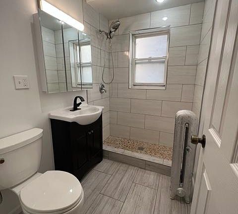 5th image of 833 W Cornelia Ave #1W