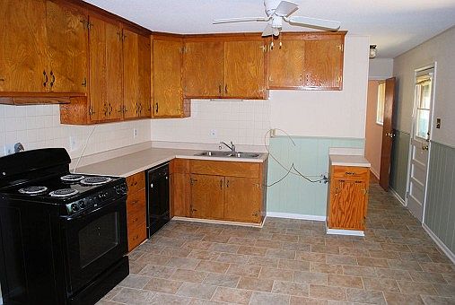 4th image of 1304 Arkansas Ave
