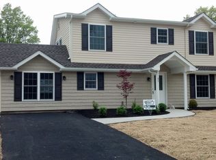 31 Rustleaf Ln, Levittown, PA 19055