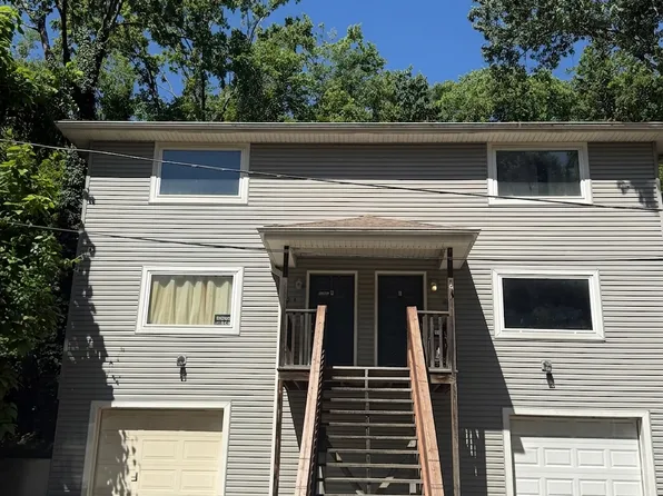 1004 West St #B, Parkville, MO 64152