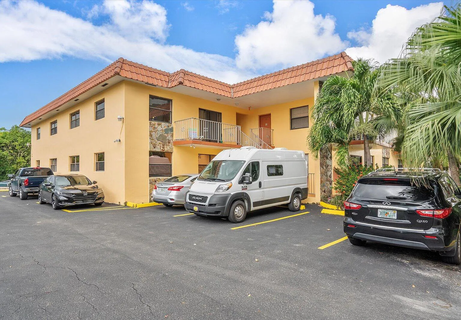 2 bed, 1.0 bath, 819 sqft, $2,800 — Photo 2