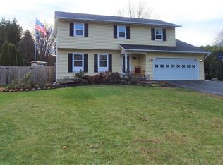 76 Longmeadow Dr, Delmar, NY 12054