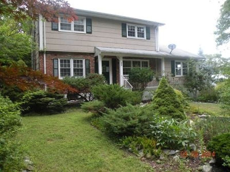 1st image of 23 Tanglewood Dr