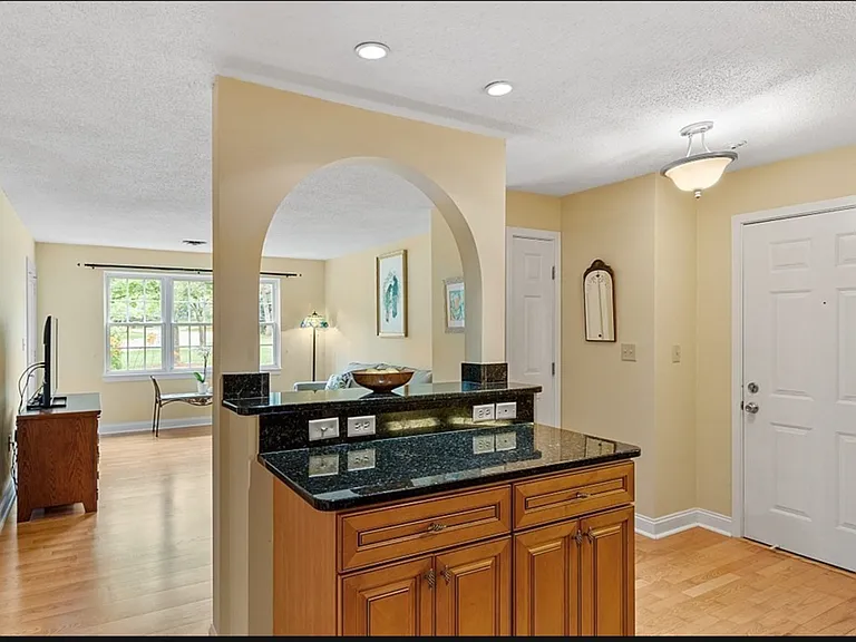 650 Brookside Dr #D — Photo 6
