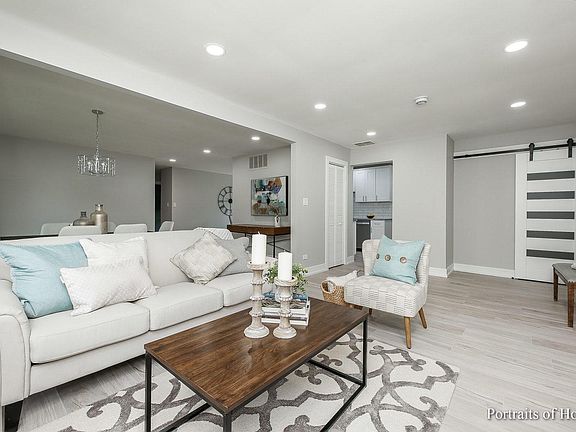 5th image of 539 E Elk Grove Blvd