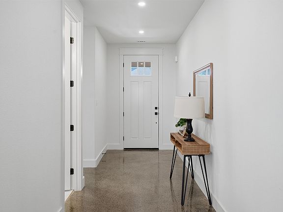 4th image of 804 Lavender Ct