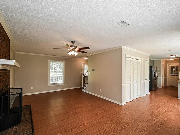 5th image of 2416 Haybrook Ln