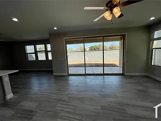 628 W Derringer Way — Photo 13