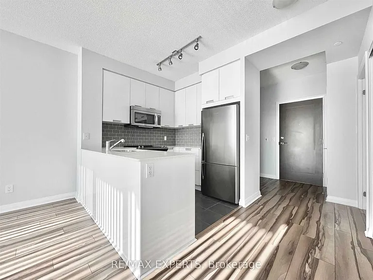 75 Eglinton Ave W #1005 — Photo 2
