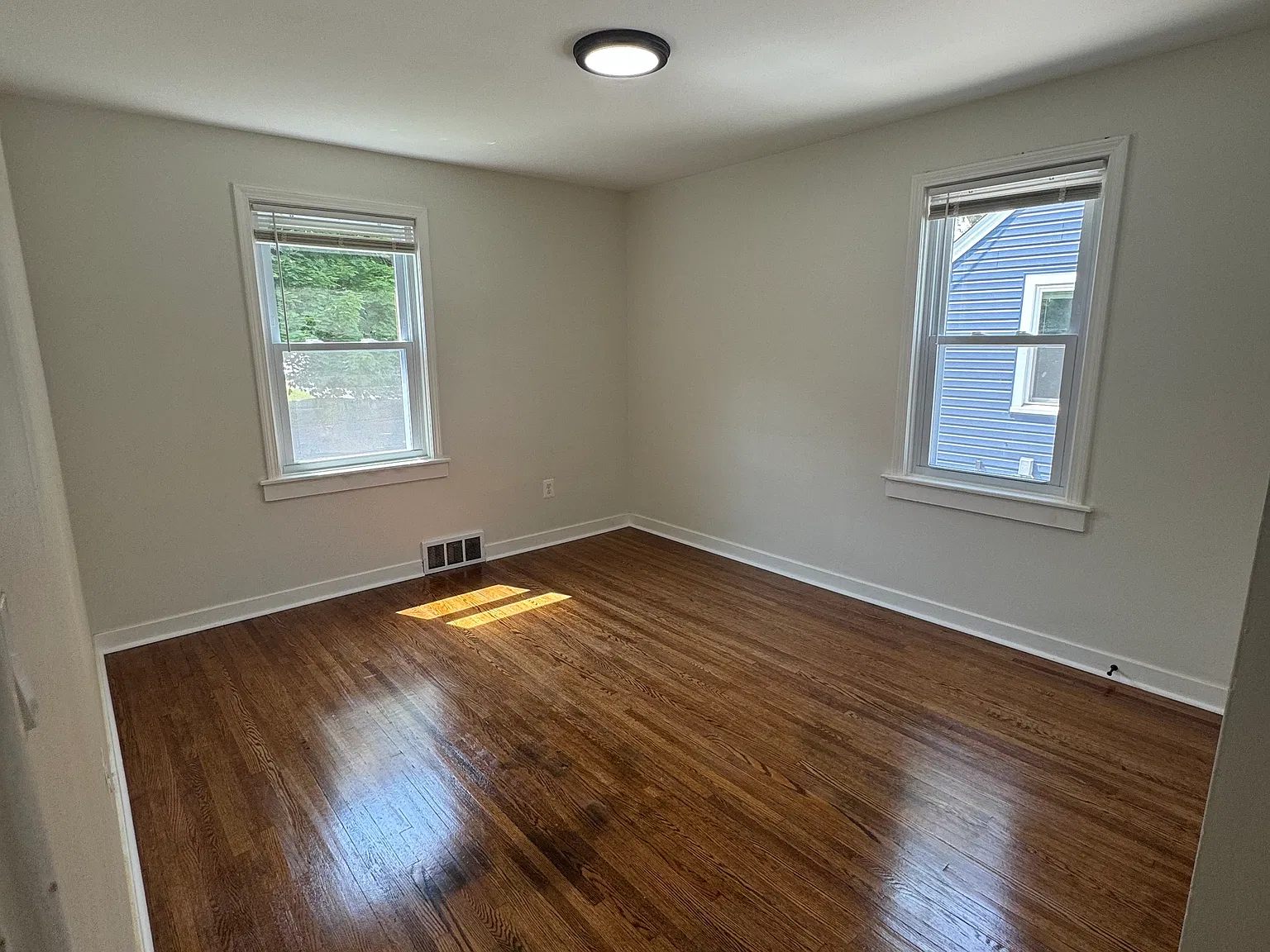 3 bed, 1.5 bath, 1092 sqft, $1,800 — Photo 4