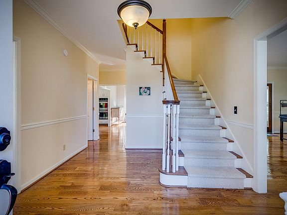 5th image of 720 Clandon Dr