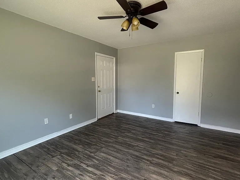5604 Picadilly Circus St — Photo 2