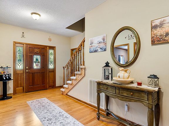 3rd image of 225 Faith Ln