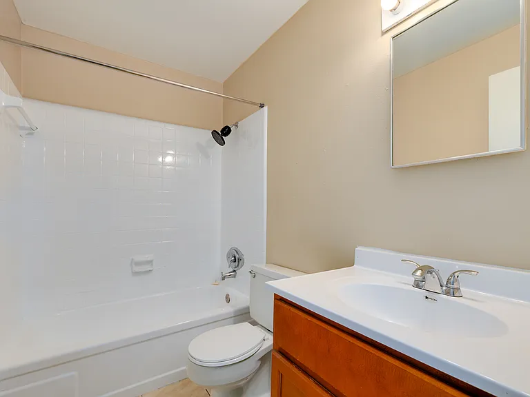 8372 Beacon Blvd — Photo 16