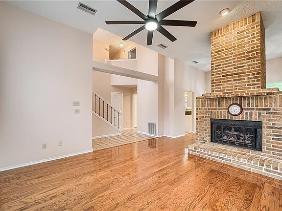 5th image of 2220 Logan Dr