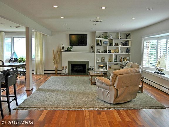 Bright, open floor plan