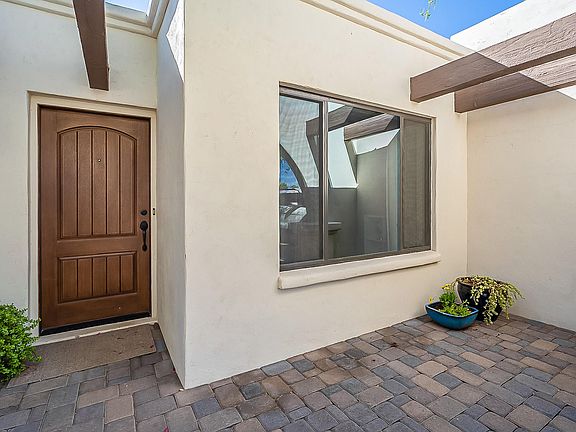 5th image of 725 E Port Au Prince Ln