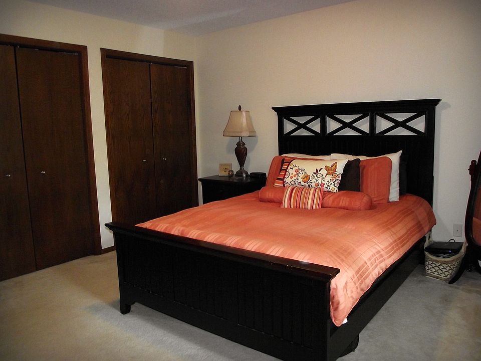 Spacious bedroom!