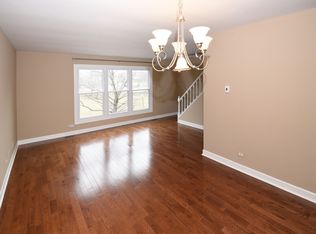 1918 Cheltenham Pl, Schaumburg, IL 60194