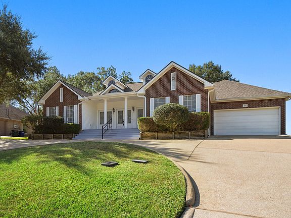 3rd image of 471 Cherry Hills Dr