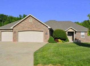 1605 S Hedgewood Dr, Bolivar, MO 65613