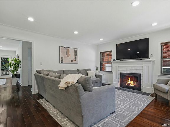 2nd image of 38 Bayview Terrace
