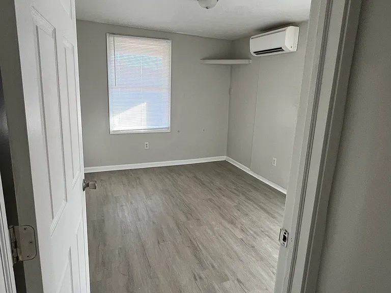 220 E Birch St — Photo 5