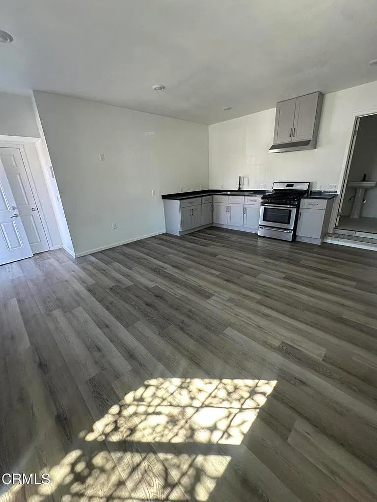 Studio, 1.0 bath, 450 sqft, $1,625 — Photo 3