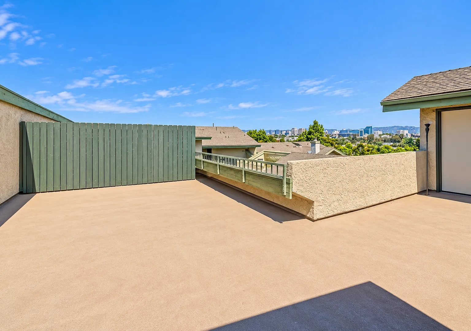 2-Story Penthouse 3br2.5ba W/ Loft! Bright & Spacious, Corner Unit Condo W/ Huge Private Rooftop ... — Photo 3